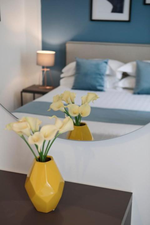 Bespoke Roma Suites ภายนอก รูปภาพ